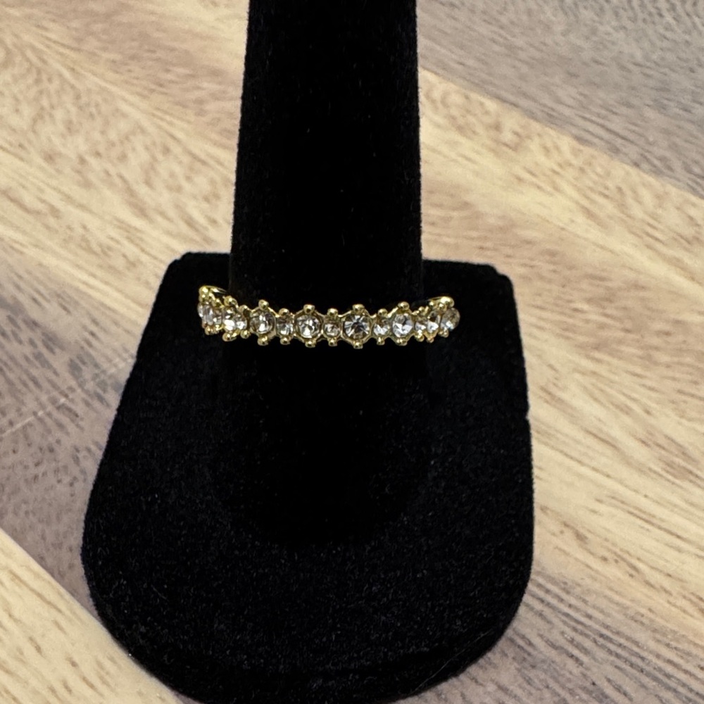 Womens Gold Toned Anniversary Band. Size 7. NWT